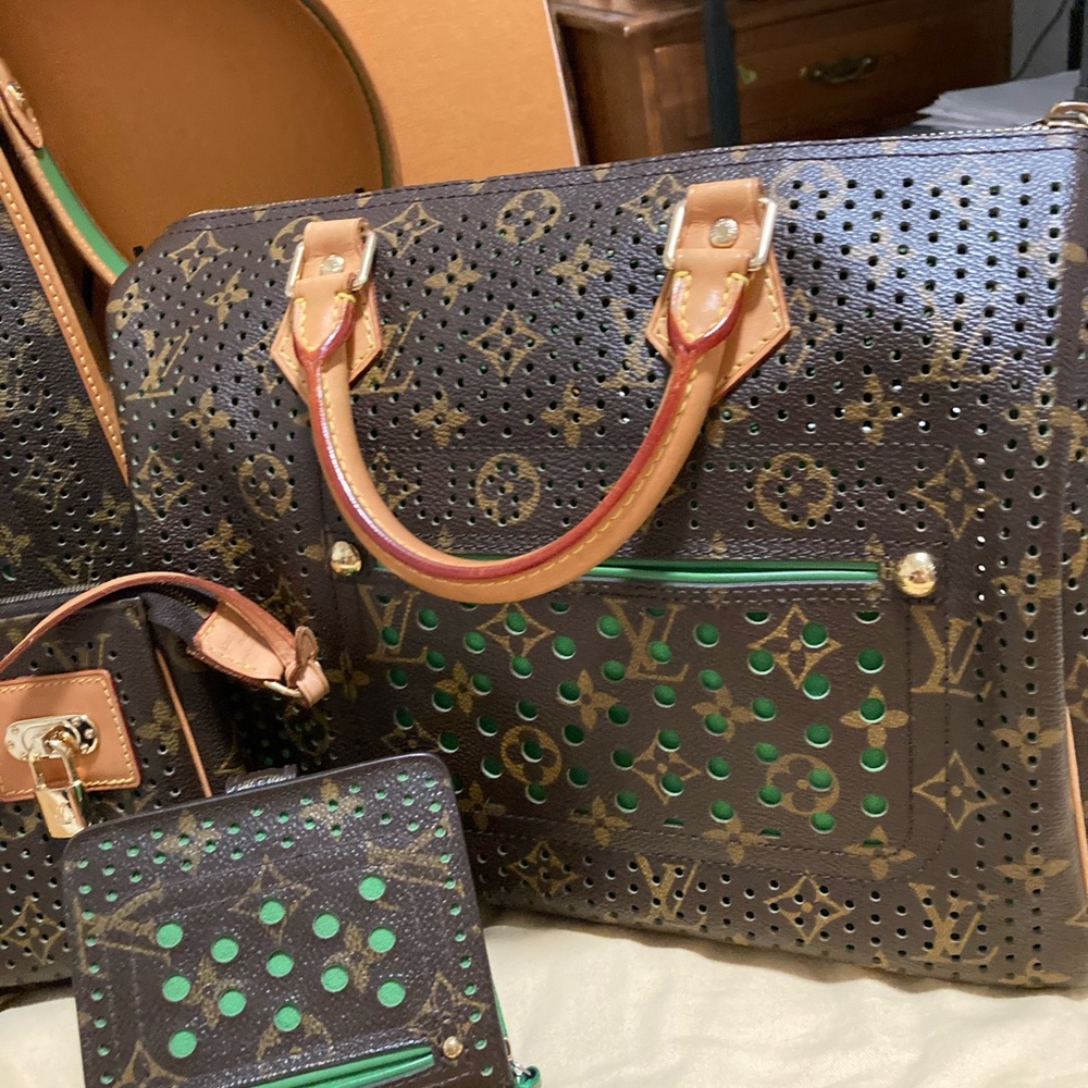 💯 Authentic Louis Vuitton perforated green SET - Picture 4 of 5